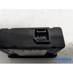 Renault - Trafic - AUX/USB aansluiting