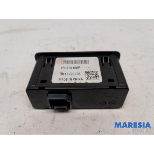 Renault - Trafic - AUX/USB aansluiting