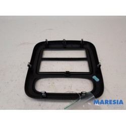 Renault - Trafic - Radio omlijsting