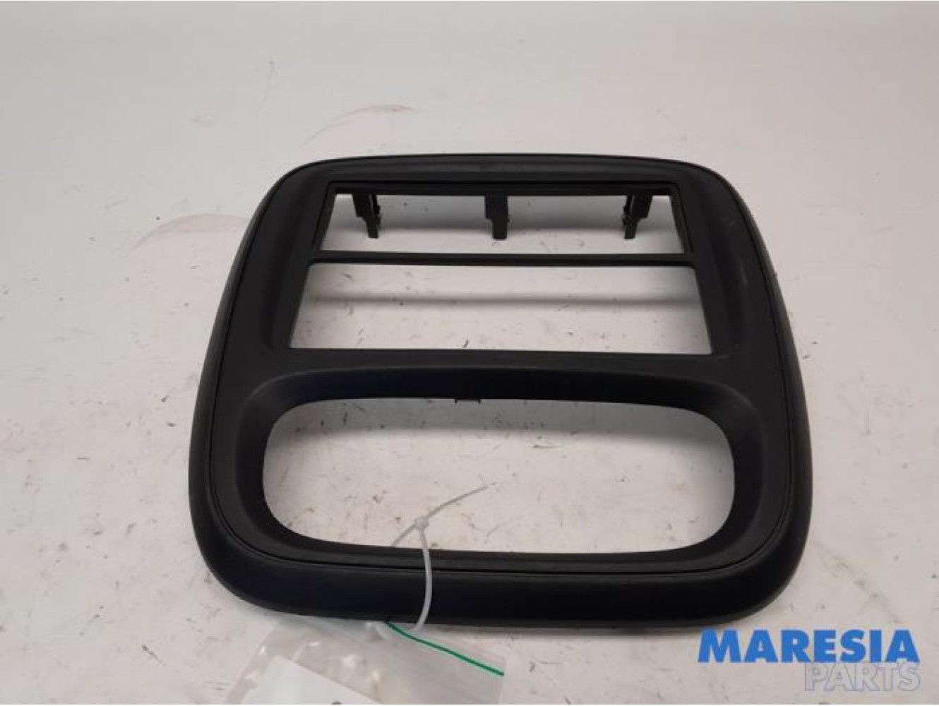 Renault - Trafic - Radio omlijsting