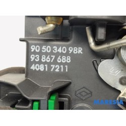 Renault - Trafic - Minibus/van rear door lock mechanism