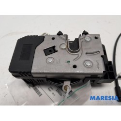 Renault - Trafic - Minibus/van rear door lock mechanism