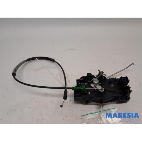 Renault - Trafic - Minibus/van rear door lock mechanism