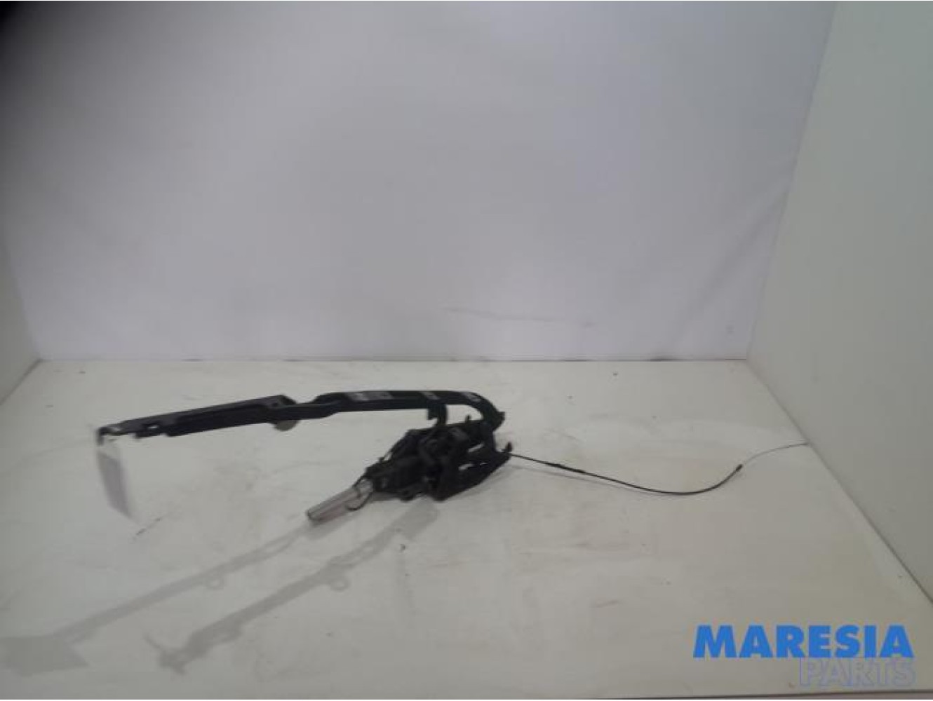 Renault - Megane - Convertible top hinge