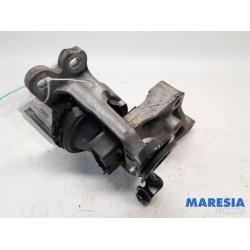 Renault - Trafic - Engine mount