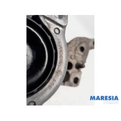 Renault - Trafic - Engine mount