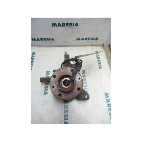 Renault - Megane - Knuckle, front right
