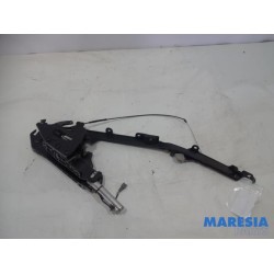 Renault - Megane - Convertible top hinge