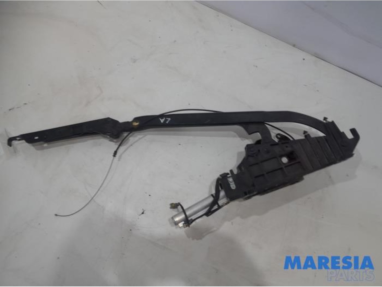 Renault - Megane - Convertible top hinge