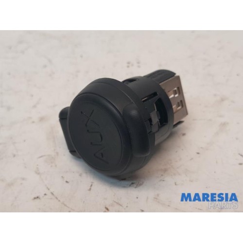 Peugeot - Expert - AUX / USB connection