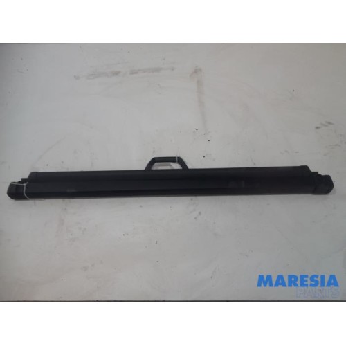 Alfa Romeo - Stelvio - Hutablage