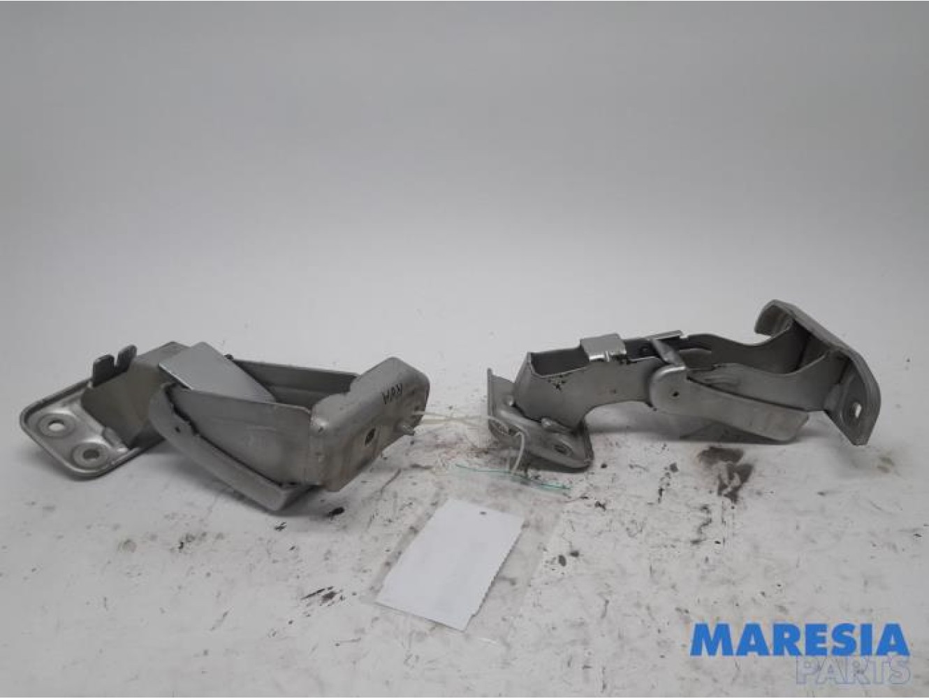 Peugeot - Expert - Tailgate hinge