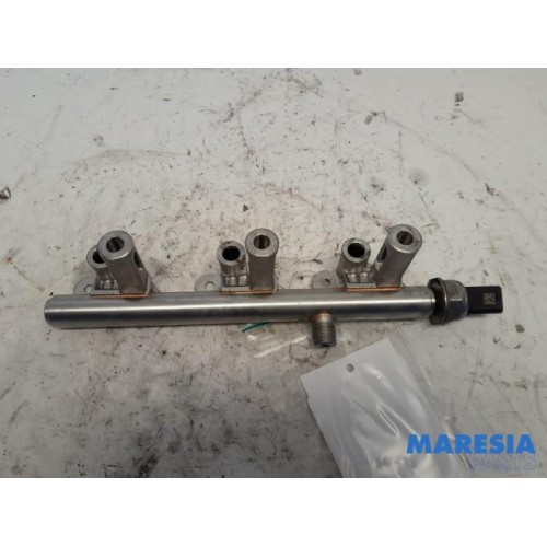 Citroen - C4 Picasso - Fuel injector nozzle