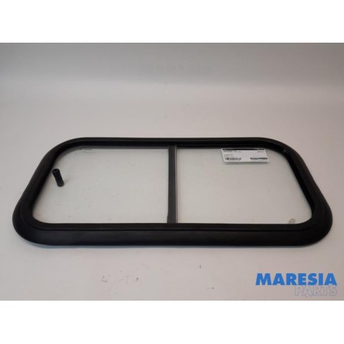 Fiat - Ducato - Bulkhead window