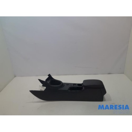Peugeot - RCZ - Middle console