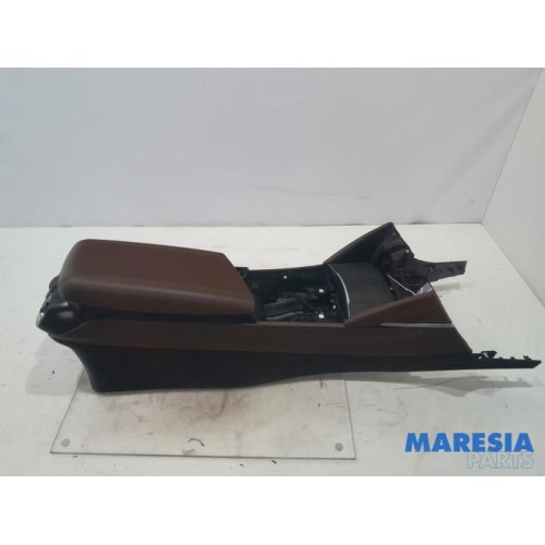 Alfa Romeo - Stelvio - Middle console