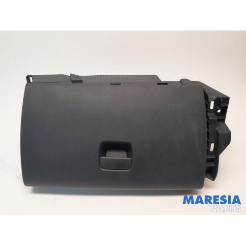 Renault - Trafic - Glovebox