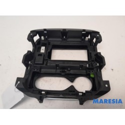 Renault - Trafic - Radio omlijsting