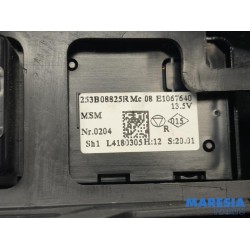 Renault - Trafic - Radio omlijsting