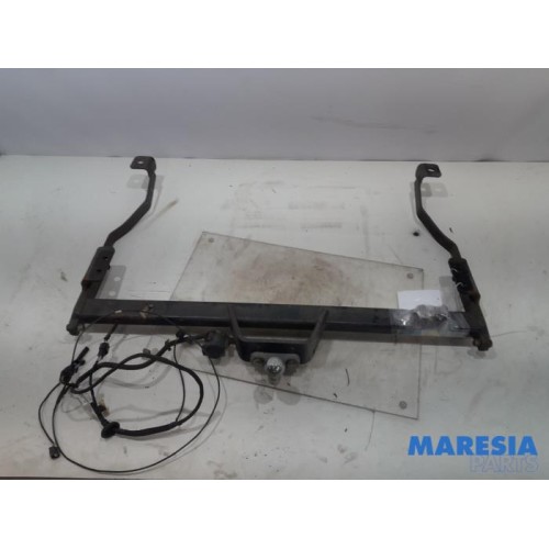 Renault - Trafic - Towbar