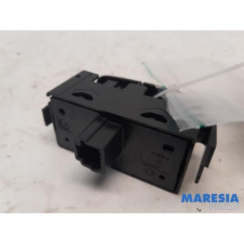 Renault - Trafic - Panic lighting switch
