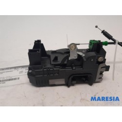 Renault - Trafic - Minibus/van rear door lock mechanism