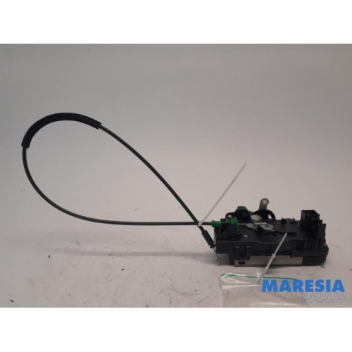 Renault - Trafic - Minibus/van rear door lock mechanism