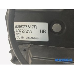 Renault - Trafic - Sliding door lock mechanism, right