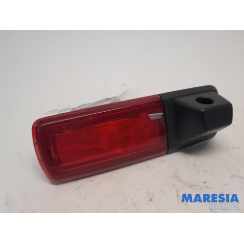 Renault - Trafic - Extra Remlicht midden