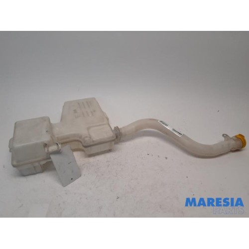 Renault - Trafic - Front windscreen washer reservoir