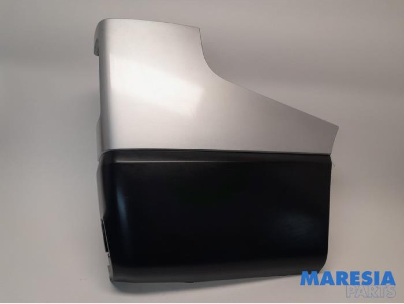 Renault - Trafic - Rear bumper component, right