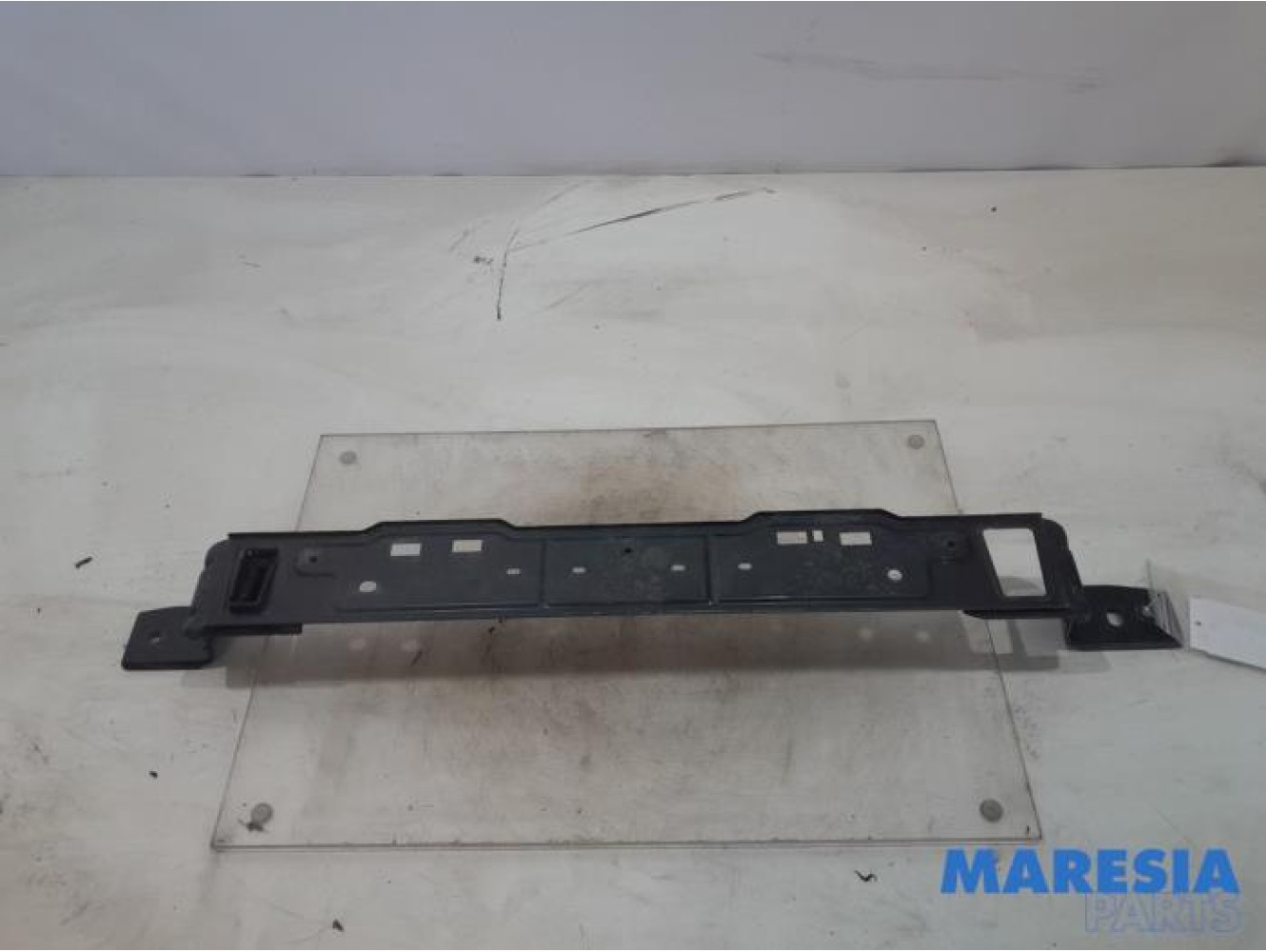 Peugeot - Expert - Radiator bar