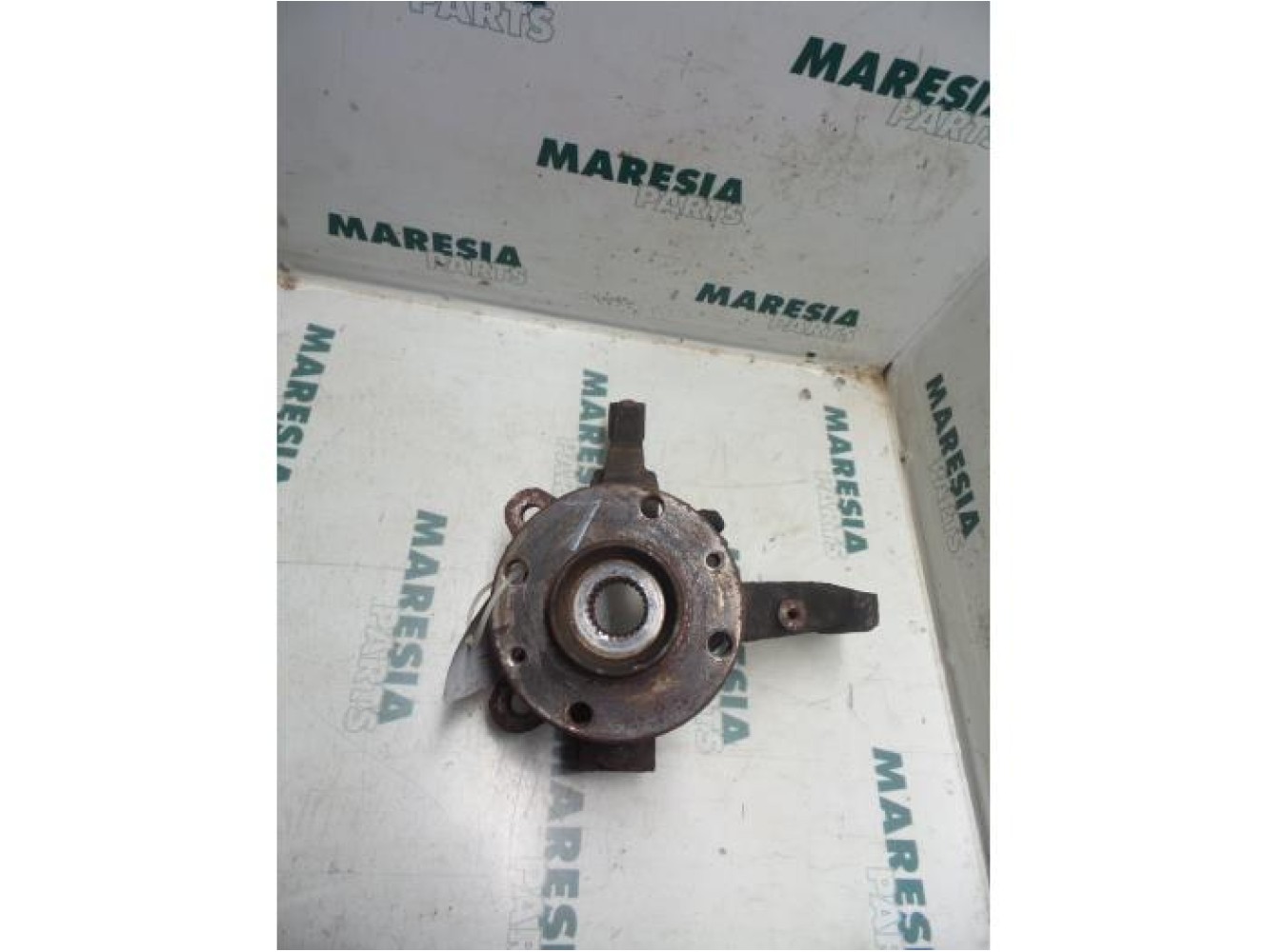 Lancia - Lybra - Knuckle, front left