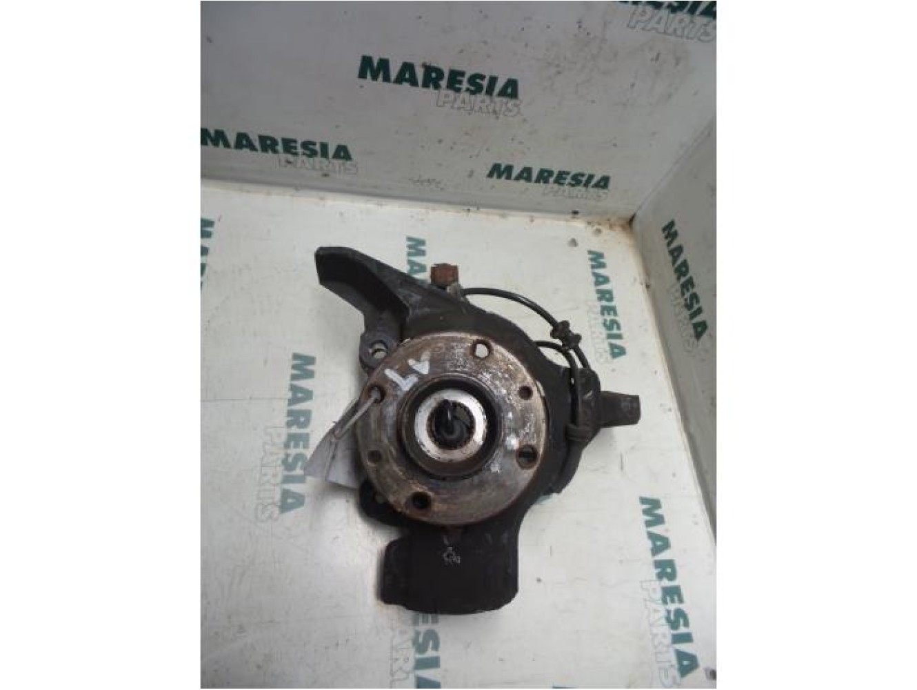 Lancia - Lybra - Achsschenkel links vorne