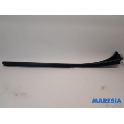 Renault - Trafic - Frontscreen frame
