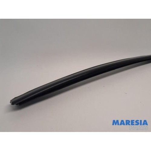 Renault - Trafic - Frontscreen frame