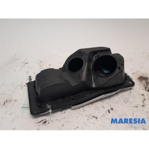 Renault - Trafic - Tank Klep