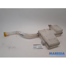 Renault - Trafic - Front windscreen washer reservoir