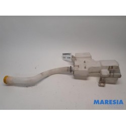 Renault - Trafic - Front windscreen washer reservoir