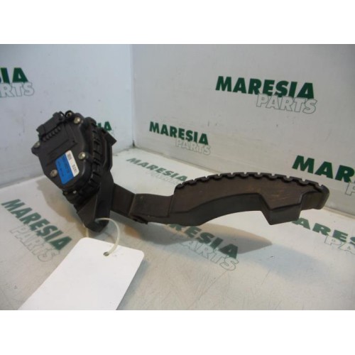 Renault - Laguna - Throttle pedal position sensor
