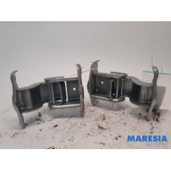 Renault - Trafic - Rear door hinge, left