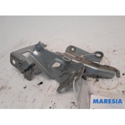 Renault - Trafic - Bonnet Hinge