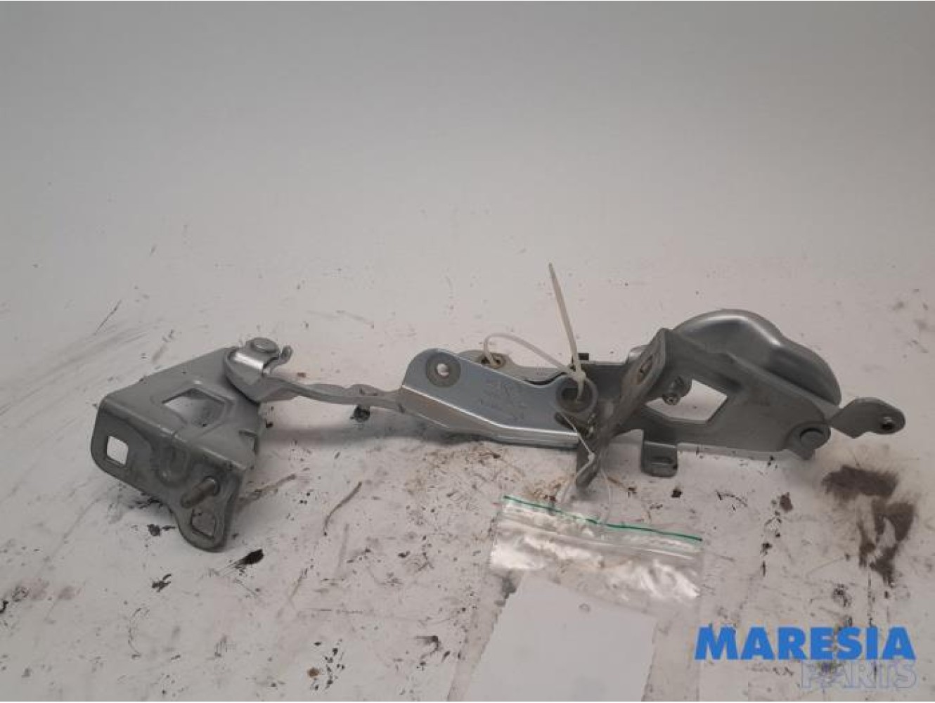 Renault - Trafic - Bonnet Hinge