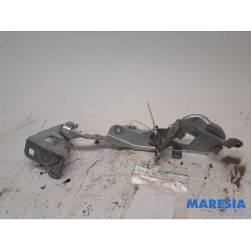 Renault - Trafic - Bonnet Hinge