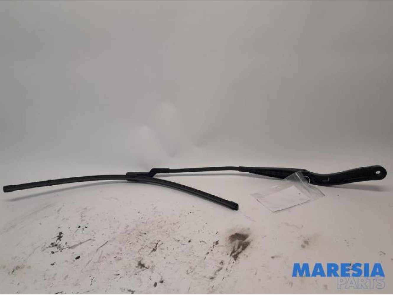 Renault - Trafic - Front wiper arm