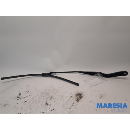 Renault - Trafic - Front wiper arm