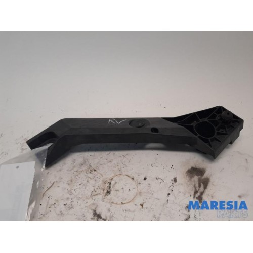 Renault - Trafic - Front part support