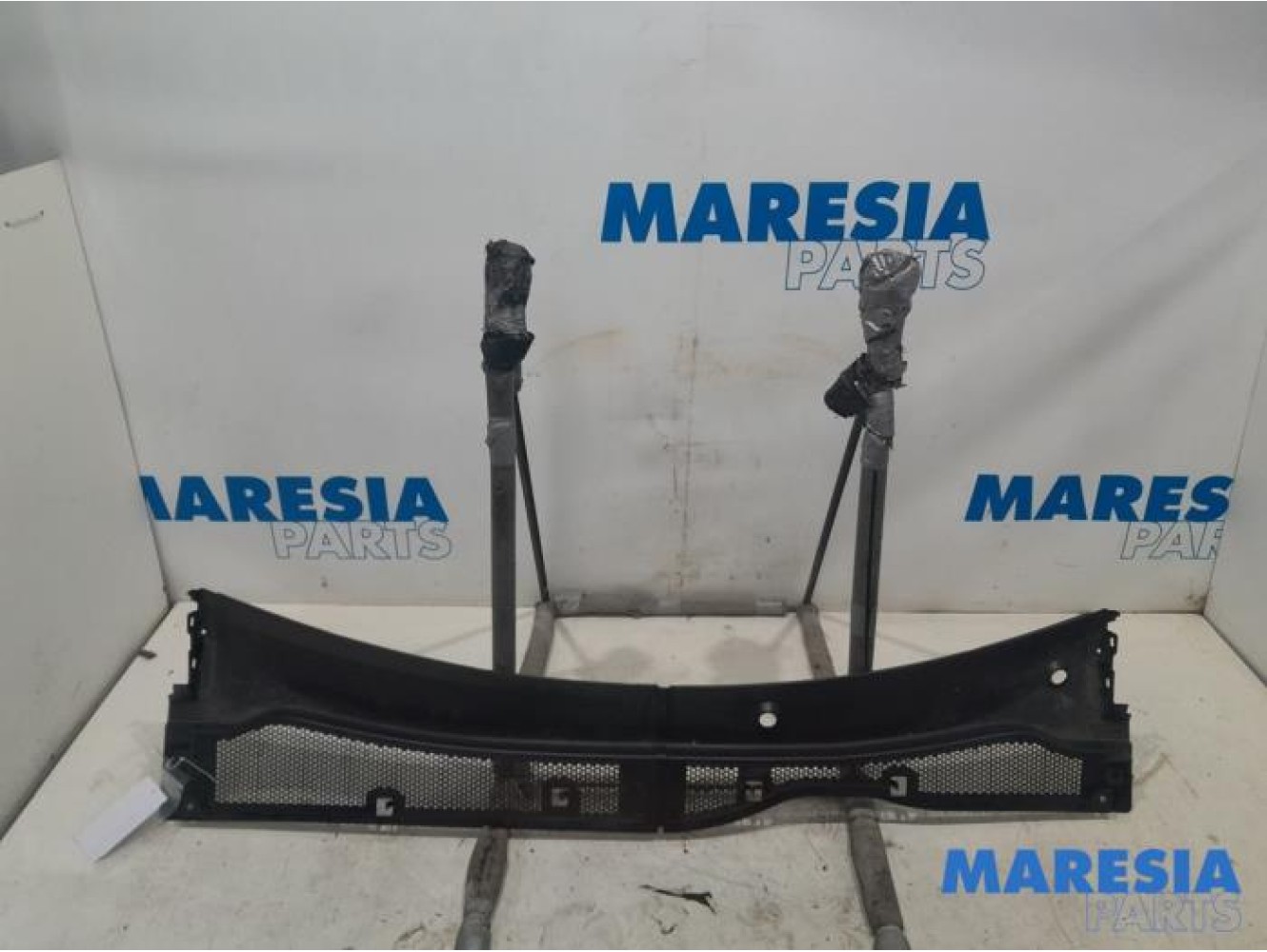 Opel - Corsa - Cowl top grille