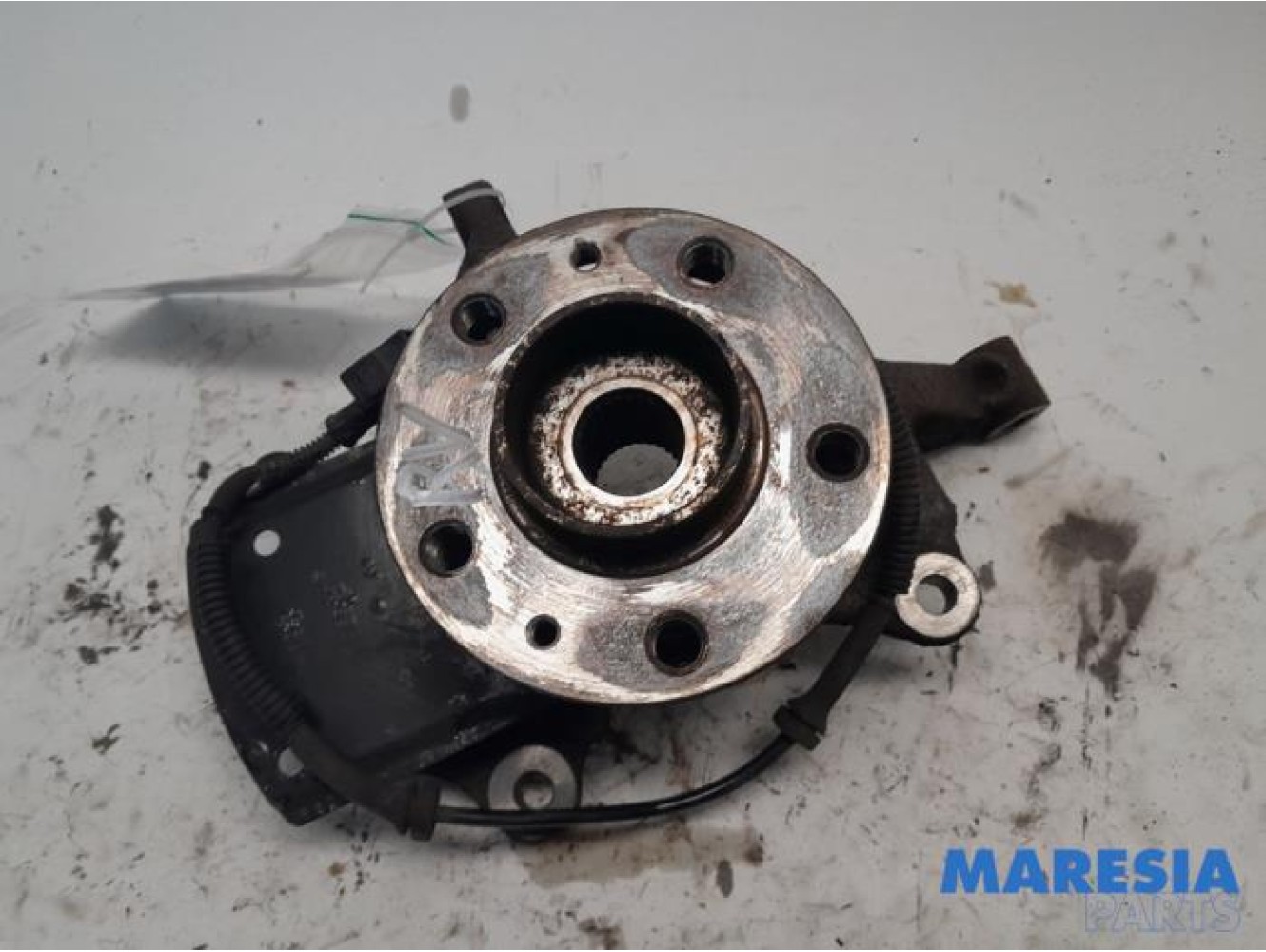 Renault - Trafic - Knuckle, front right