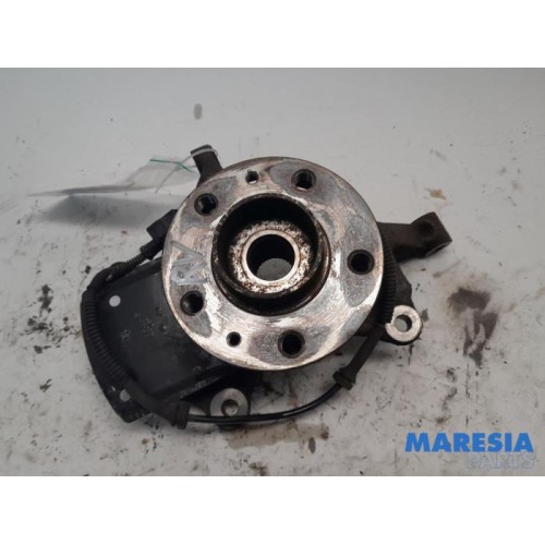 Renault - Trafic - Knuckle, front right